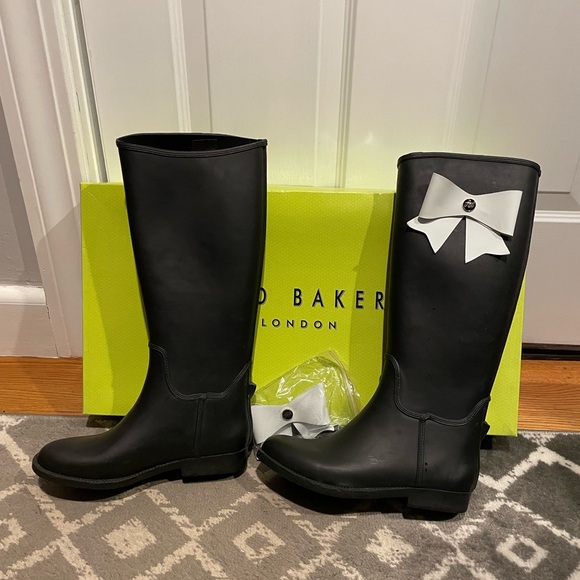 Ted baker rain boot with white ribbons. - Picture 2 of 3